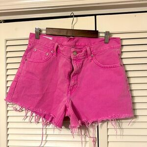 Cutoff denim shorts.